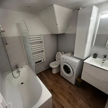 Jolie A 200m De La Principale * ארסשון